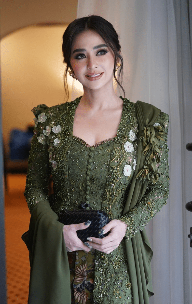 Dewi Perssik